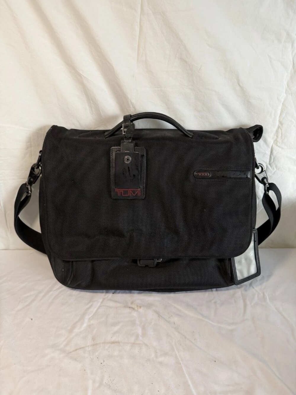 Tumi Black Nylon Padded Shoulder Messenger Bag for 15" Laptop Model 26192D4